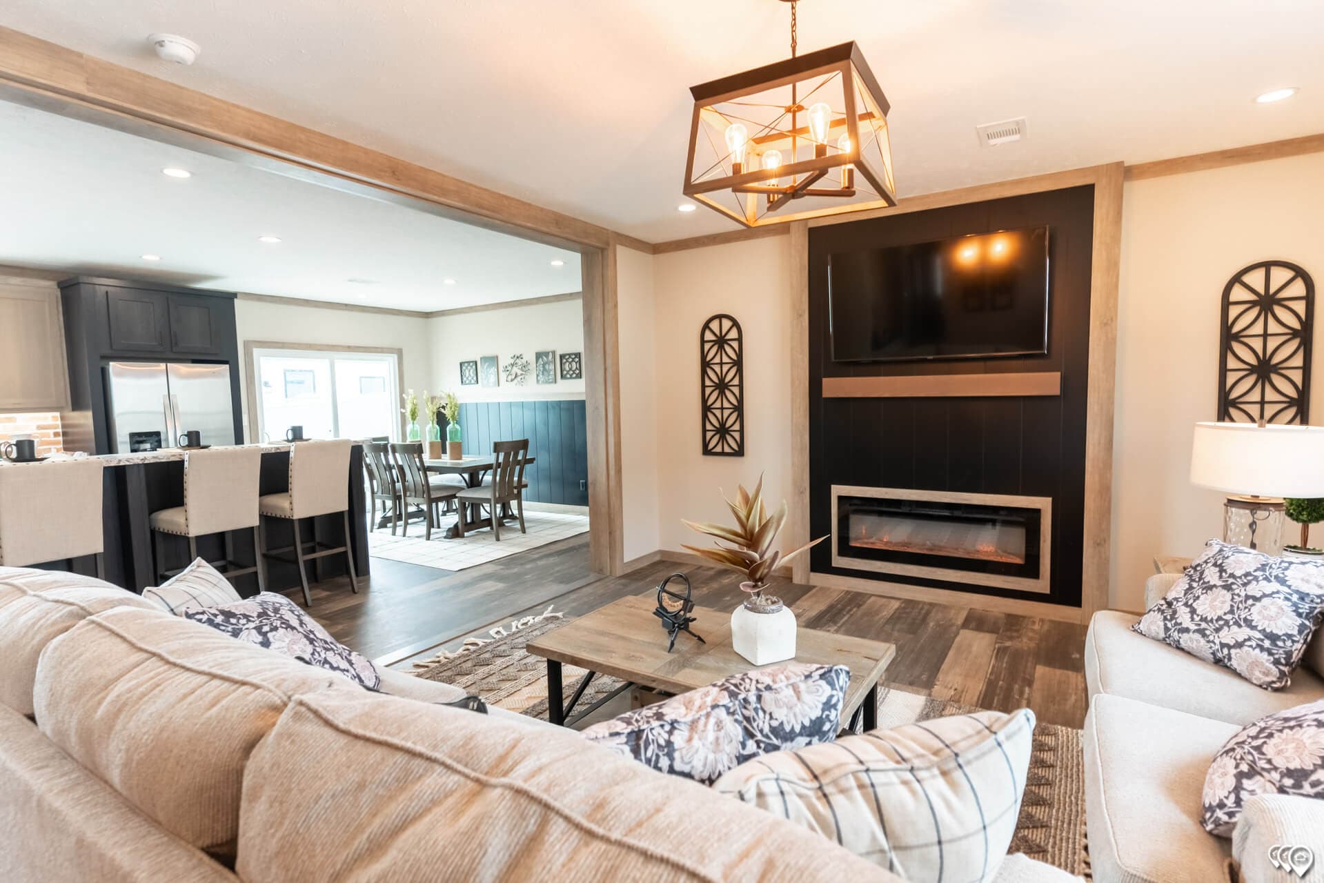 The shoal creek interior home features