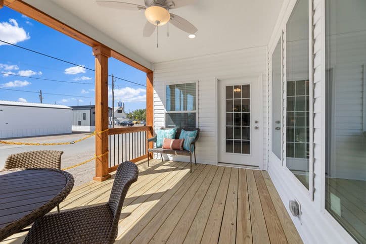 Timberview 32663e exterior home features