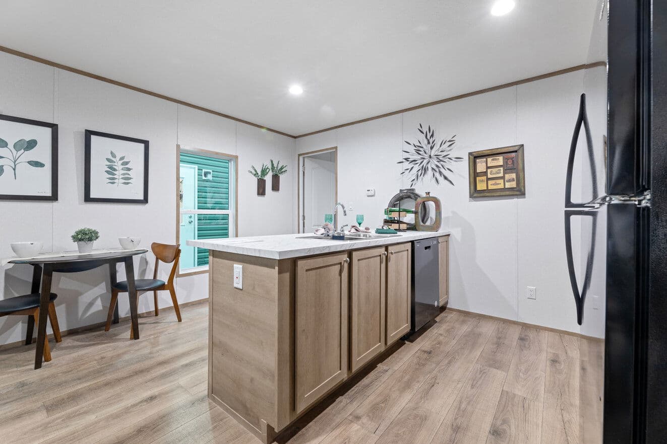 Augusta 16562a kitchen home features