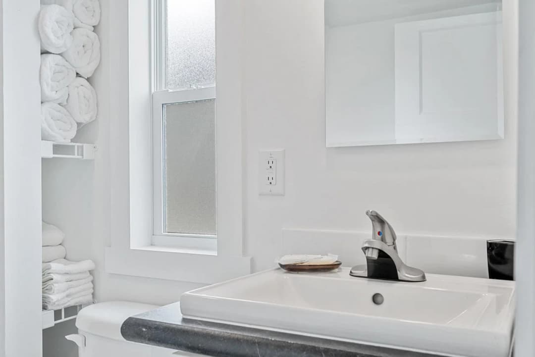 Park model 4110l bathroom home features