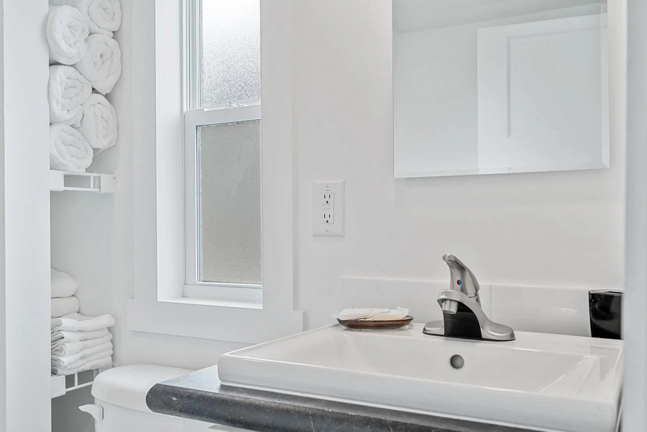 Park model 4110l bathroom home features