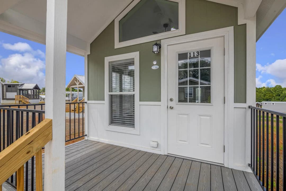  park model 528 exterior home features