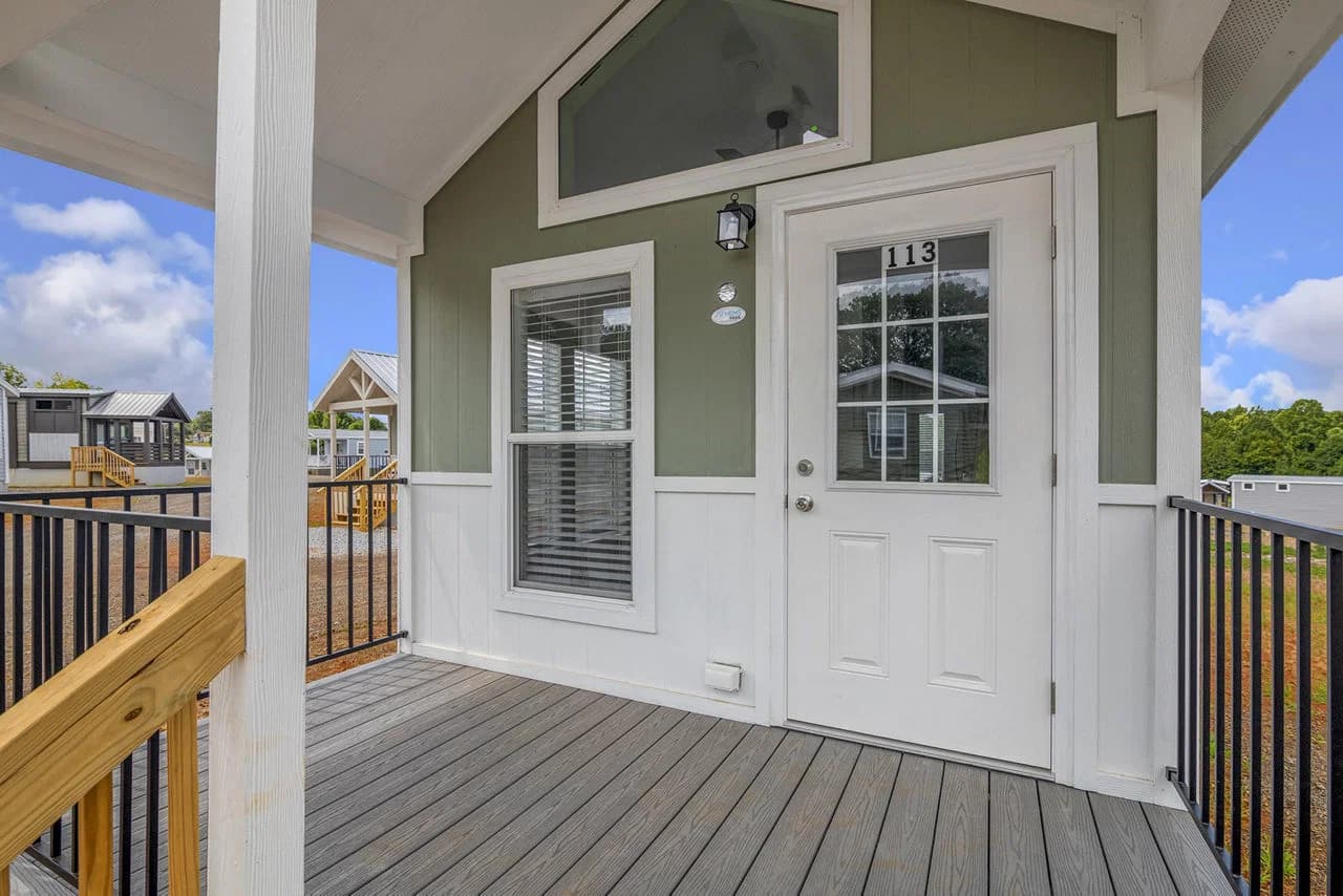  park model 528 exterior home features