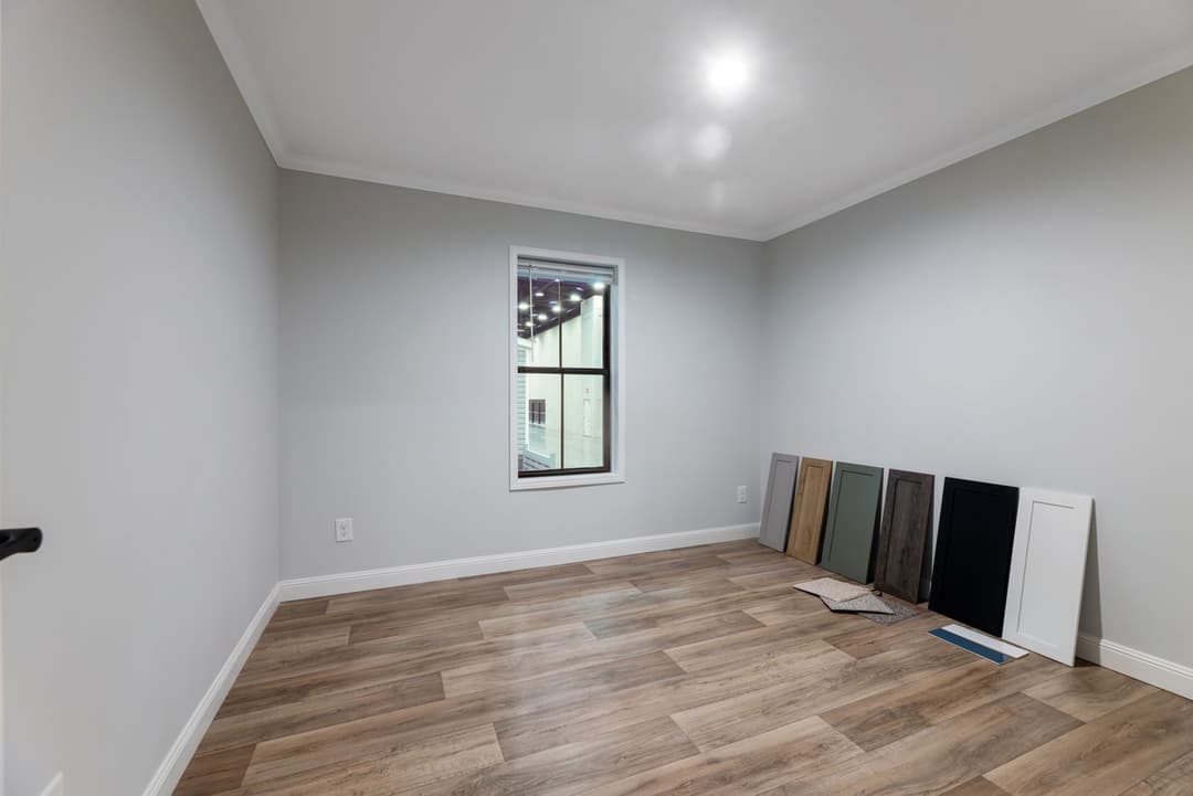 Pegasus 28483h bedroom home features