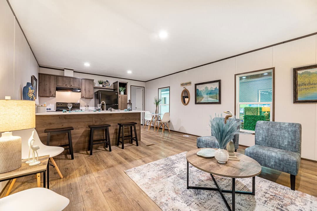 Phoenix 16663a interior home features