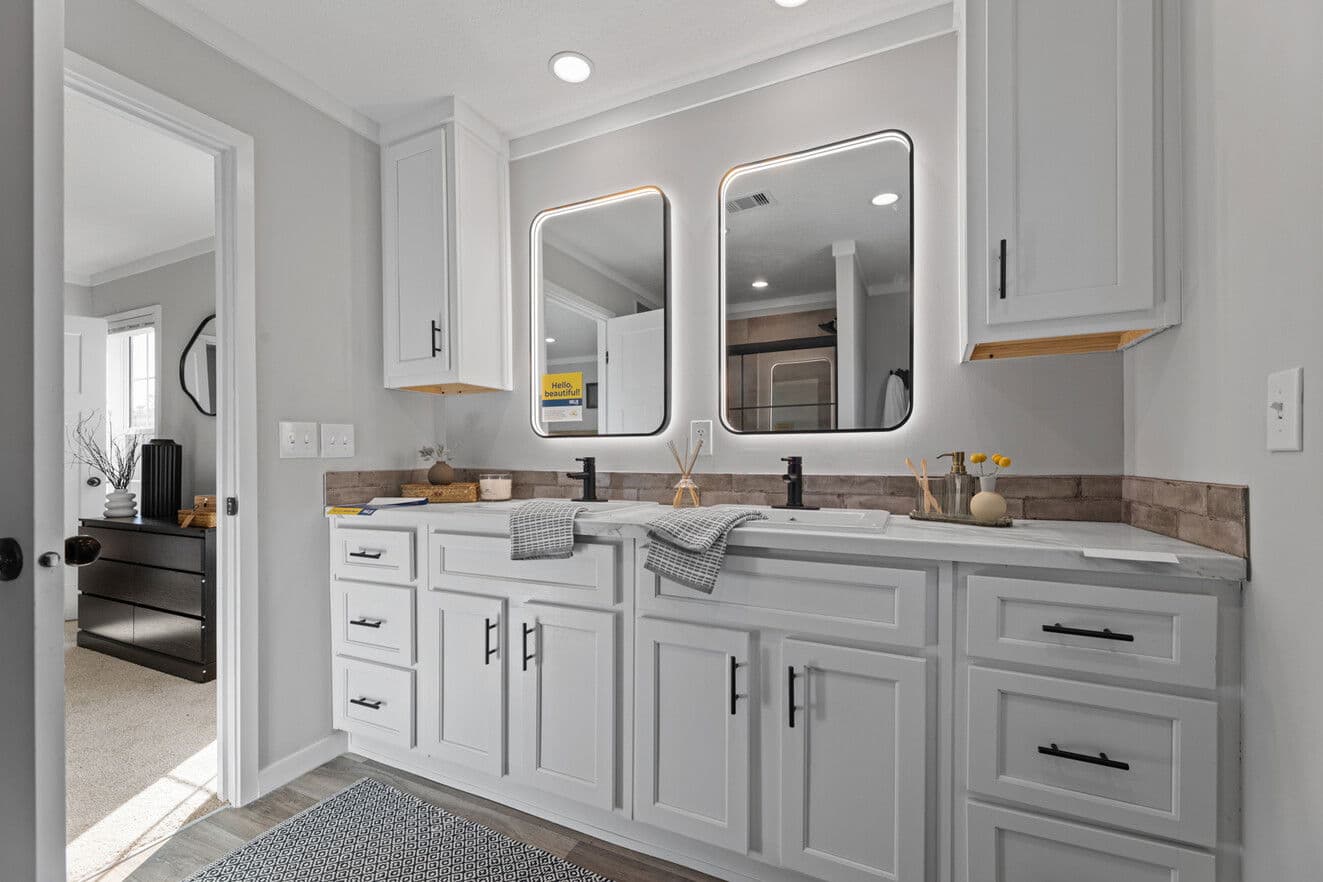 Helix 16763n bathroom home features