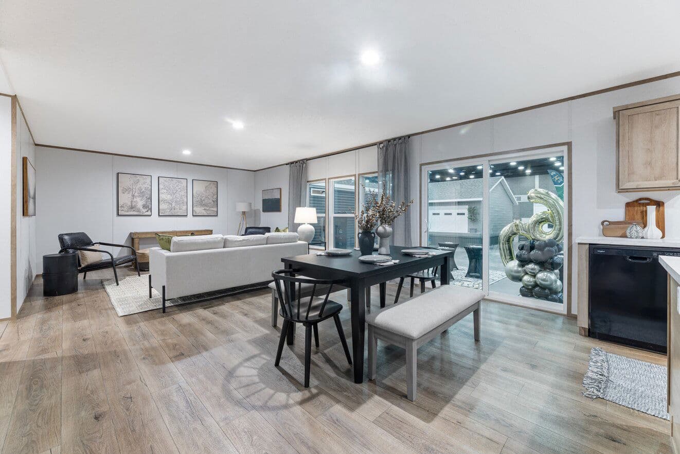 Phoenix 32563a interior home features