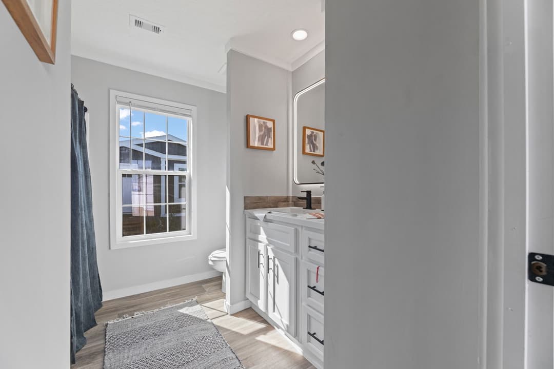 Helix 16763n bathroom home features