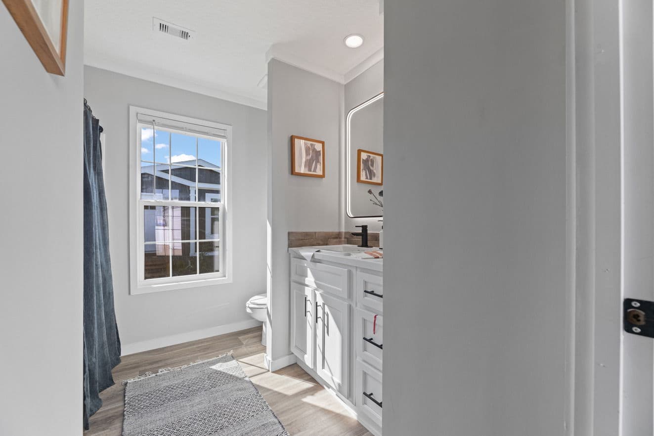 Helix 16763n bathroom home features