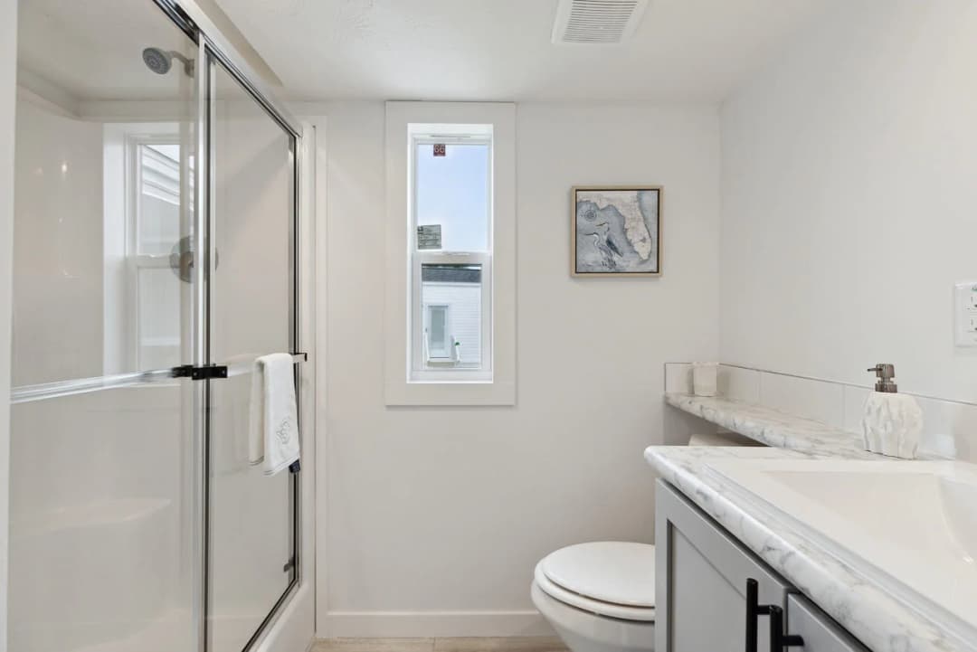  park model 528 bathroom home features