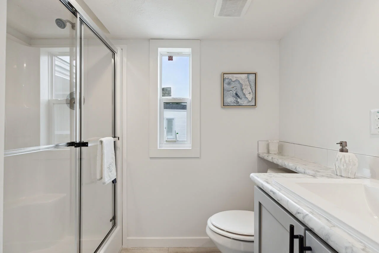  park model 528 bathroom home features