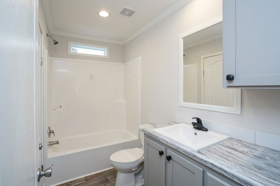 Palm harbor 28563t bathroom home features