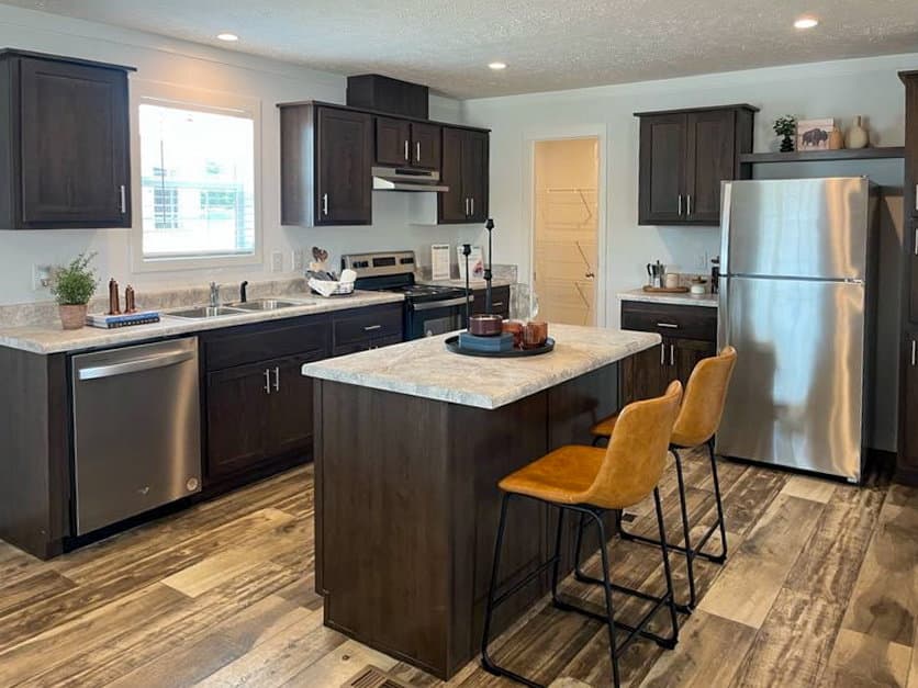 Lake manor double 2856h32p02 kitchen home features