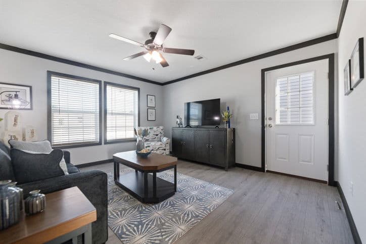 Sparrow 32725a interior home features