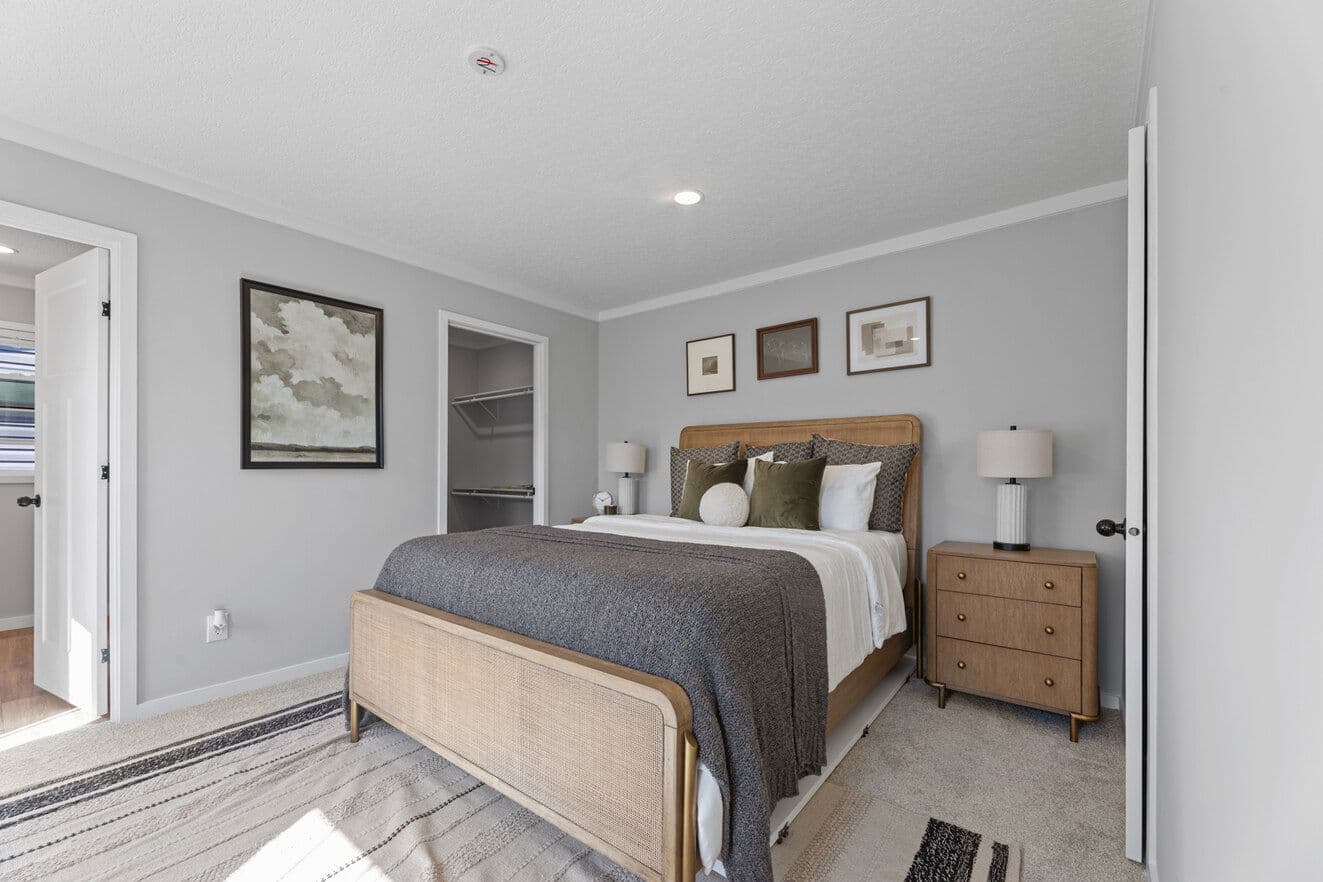 Helix 16763n bedroom home features