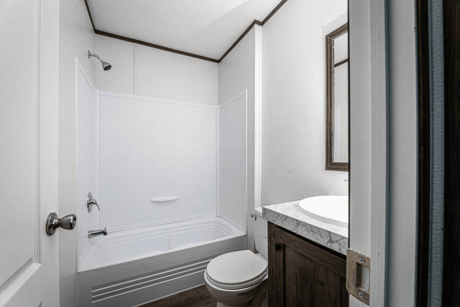 1428 harrow ln, lenoir nc 28645 bathroom home features