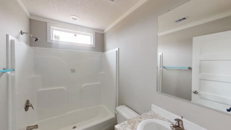 Swagger 16763a bathroom home features