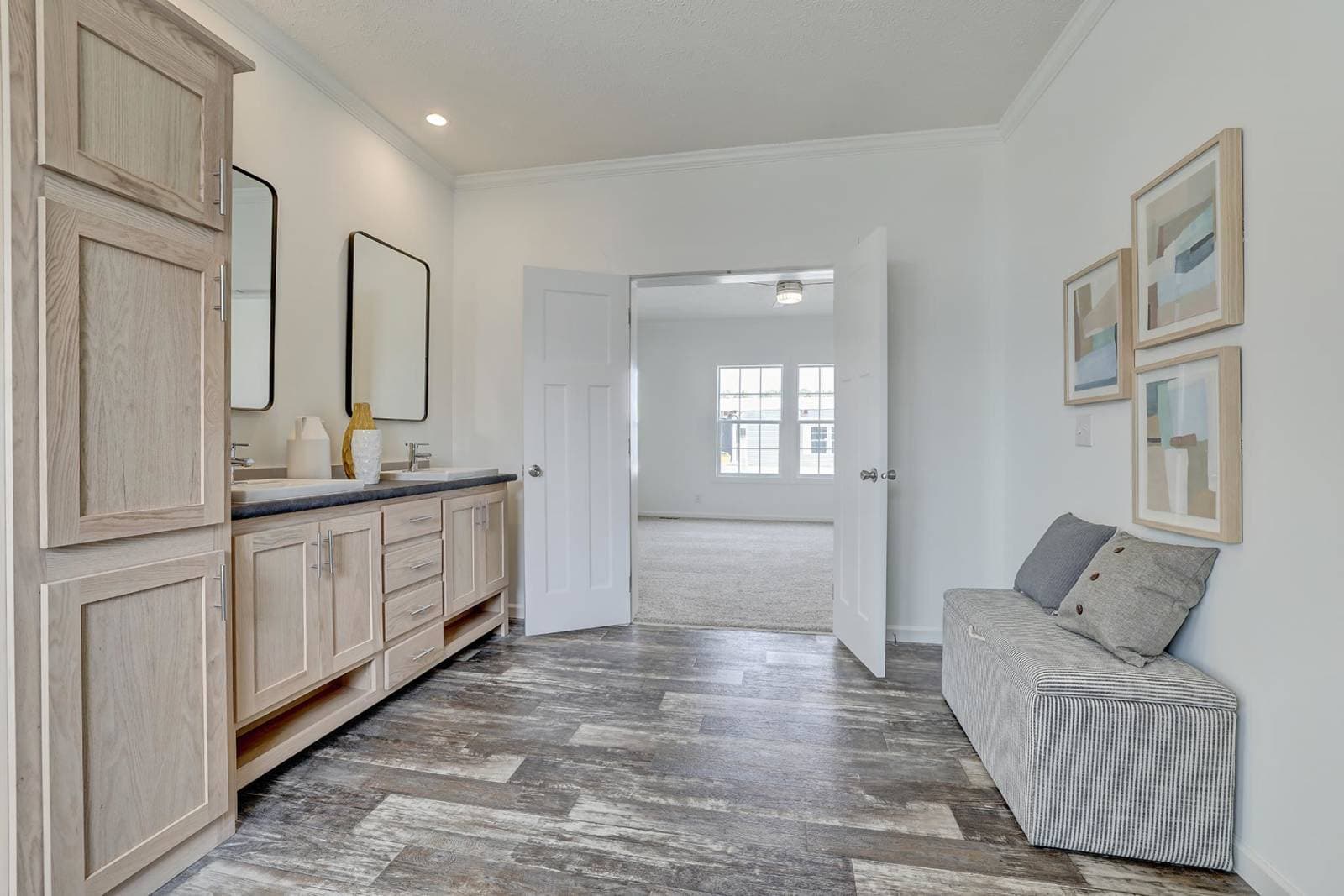 Ironclad 3276-20 bathroom home features