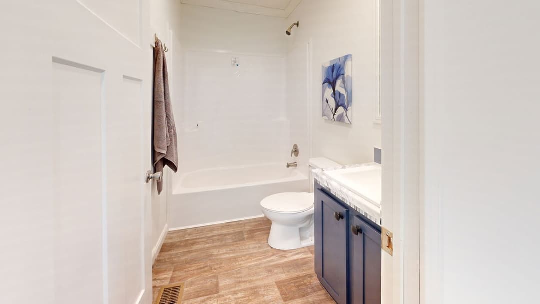 Sugar run duplex bathroom home features