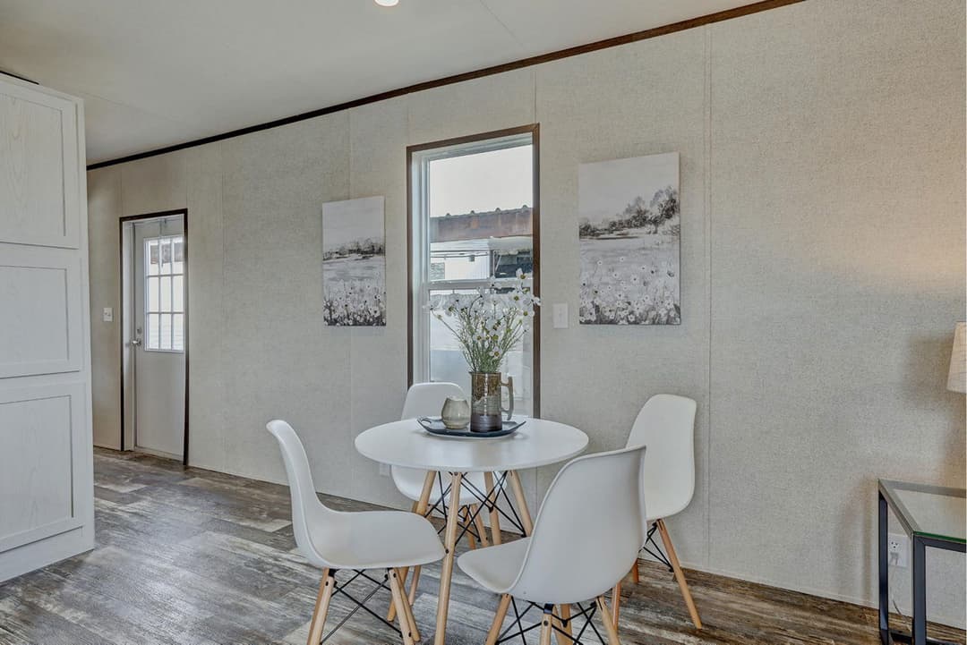 Prime 1676h42p01 interior home features