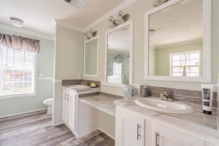 Camron 28563f bathroom home features