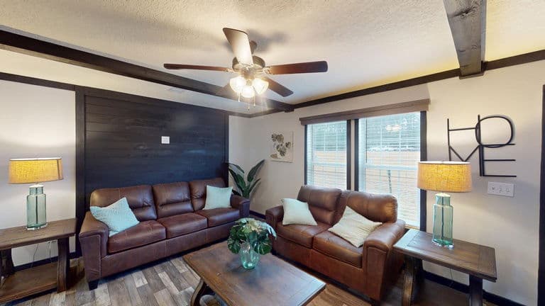 Maverick 28563a interior home features