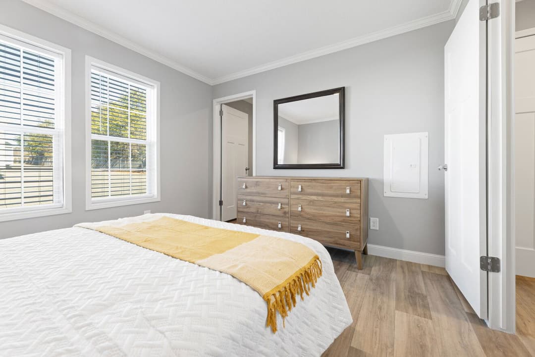 Roanoke duplex bedroom home features