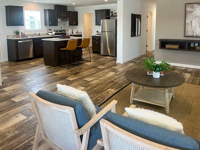 Lake manor double 2856h32p02 interior home features