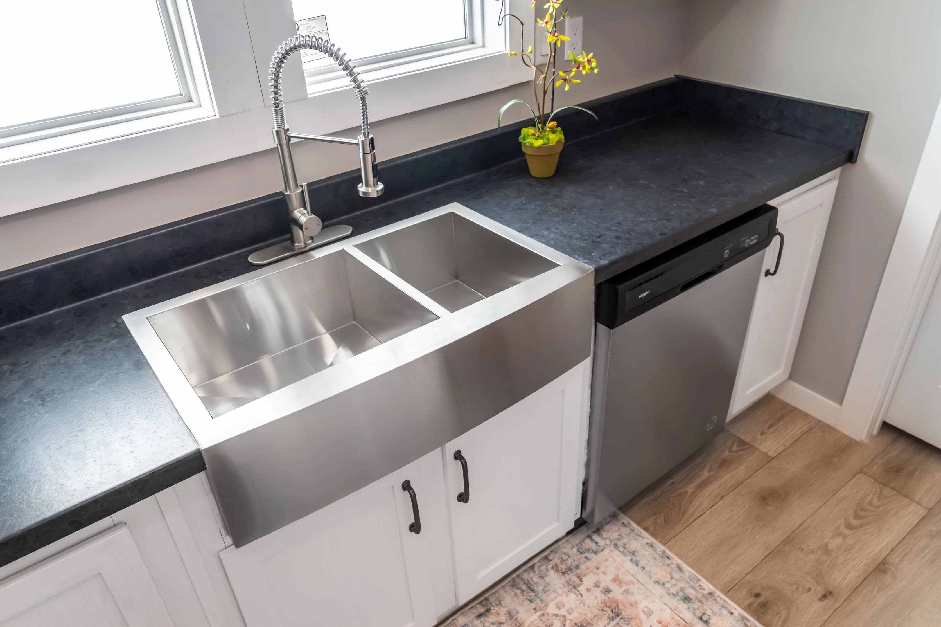 The blackwater kitchen home features