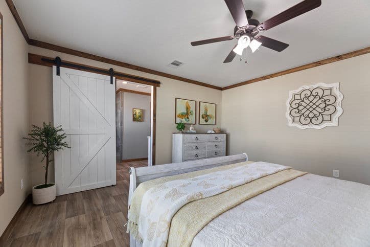 Reece 32663a bedroom home features