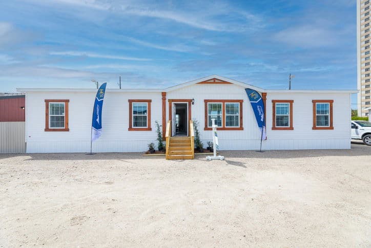 Timberview 32663e hero, elevation, and exterior home features