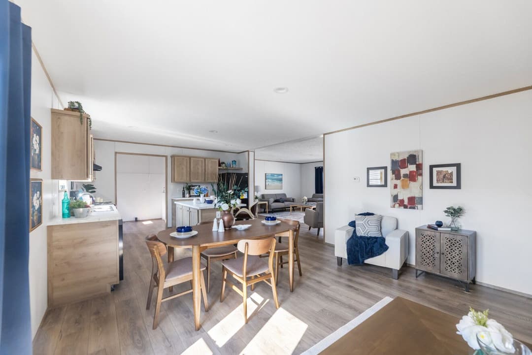 Phoenix 32563a interior home features