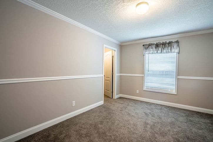 Isidro 32603c bedroom home features