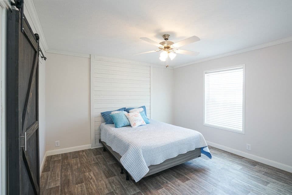 Palm harbor 28563t bedroom home features