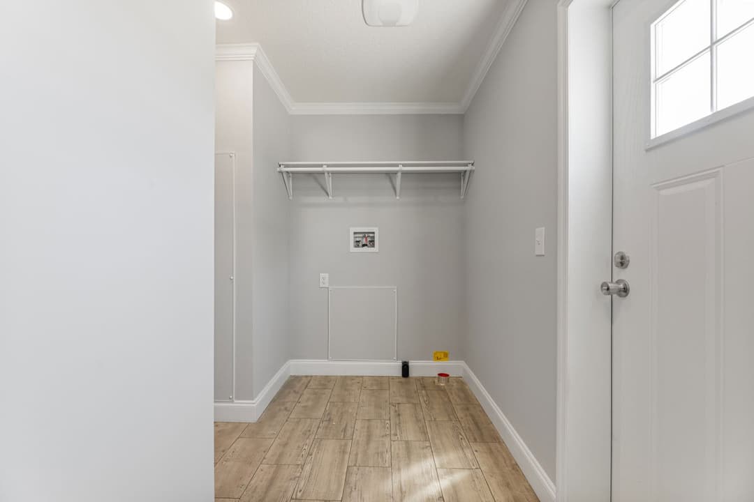 Jones 32764b interior home features