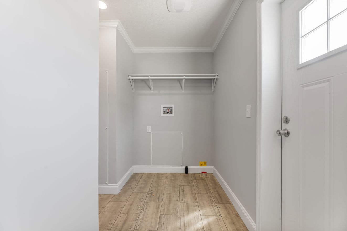 Jones 32764b interior home features