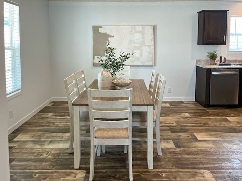 Lake manor double 2856h32p02 interior home features