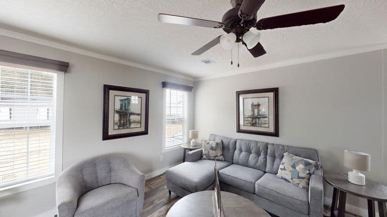 Swagger 16763a interior home features