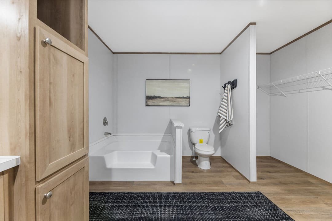 Phoenix 32563a bathroom home features