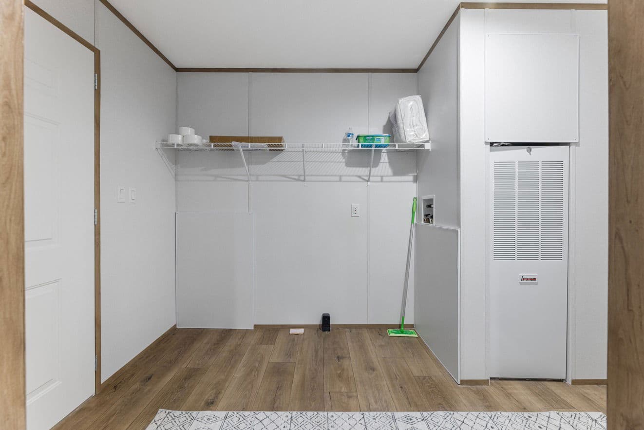 Phoenix 32563a interior home features