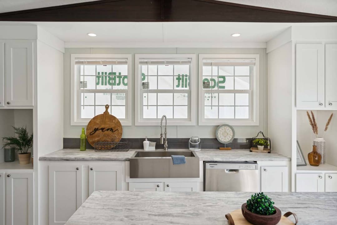 The maddux hero and kitchen home features