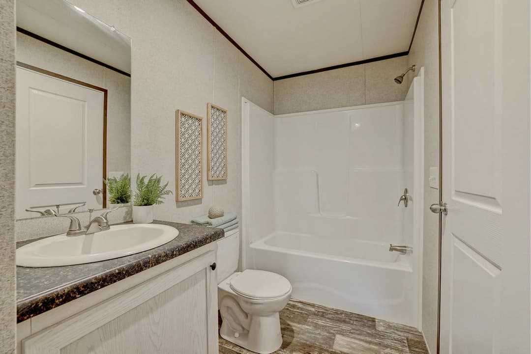 Prime 1676h42p01 bathroom home features