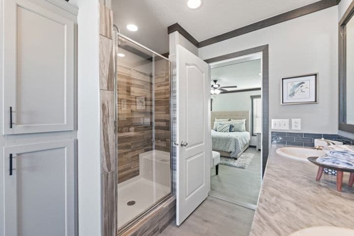 Sparrow 32725a bathroom home features