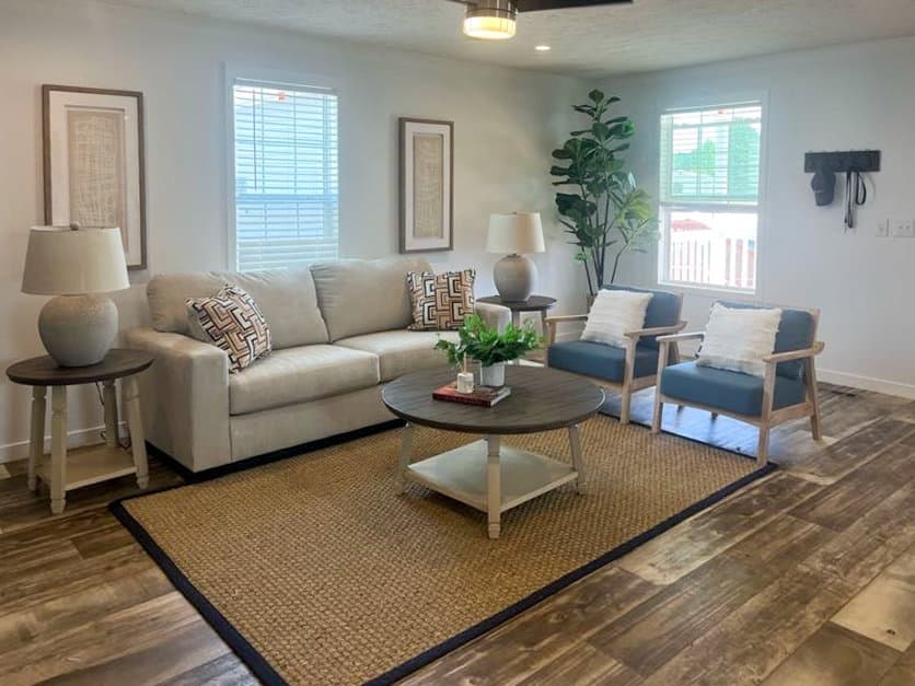 Lake manor double 2856h32p02 interior home features