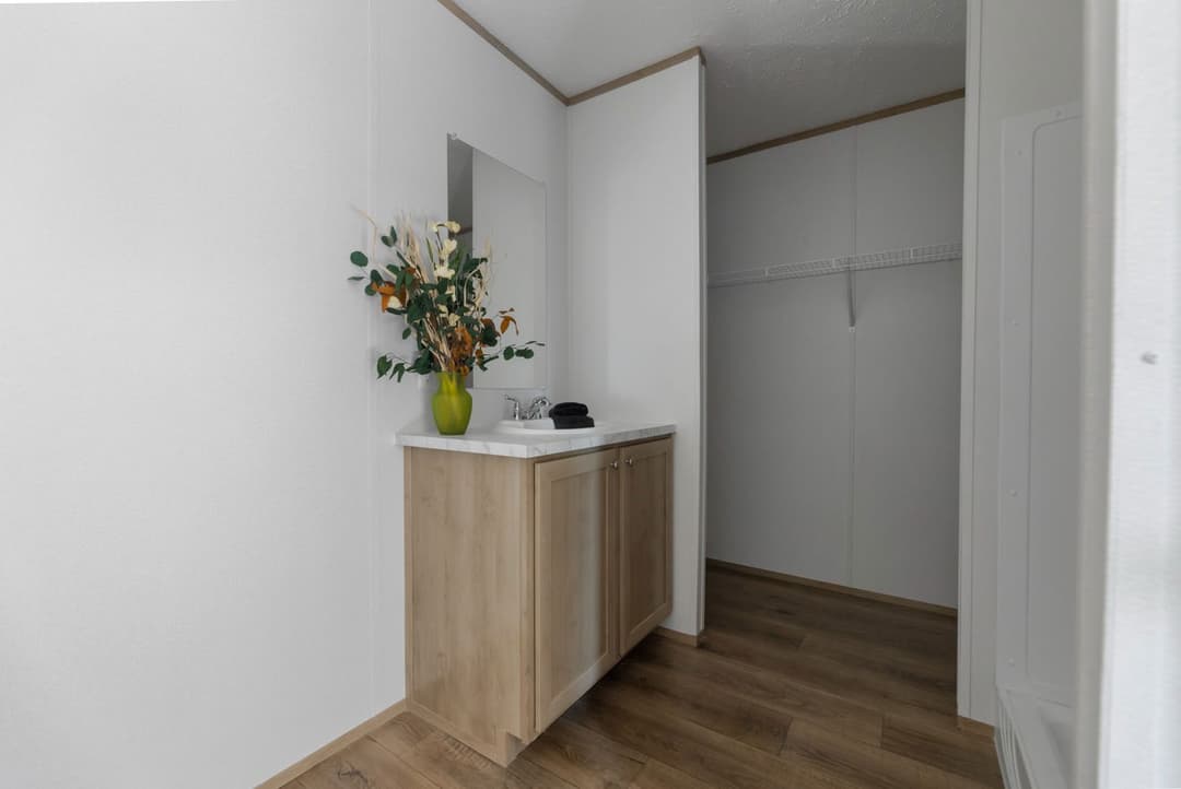 Phoenix 16663a interior home features