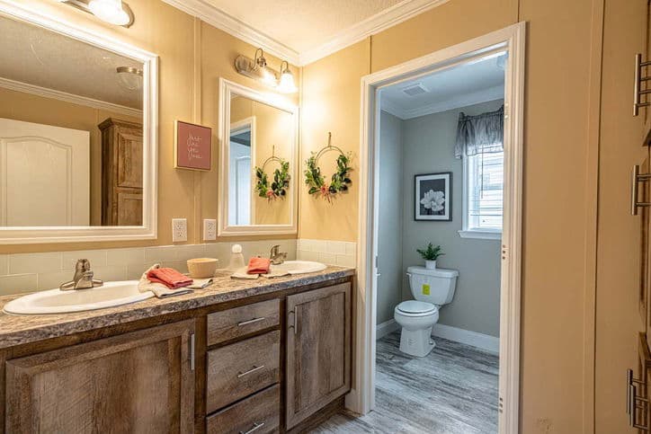 Anderson 32603b bathroom home features