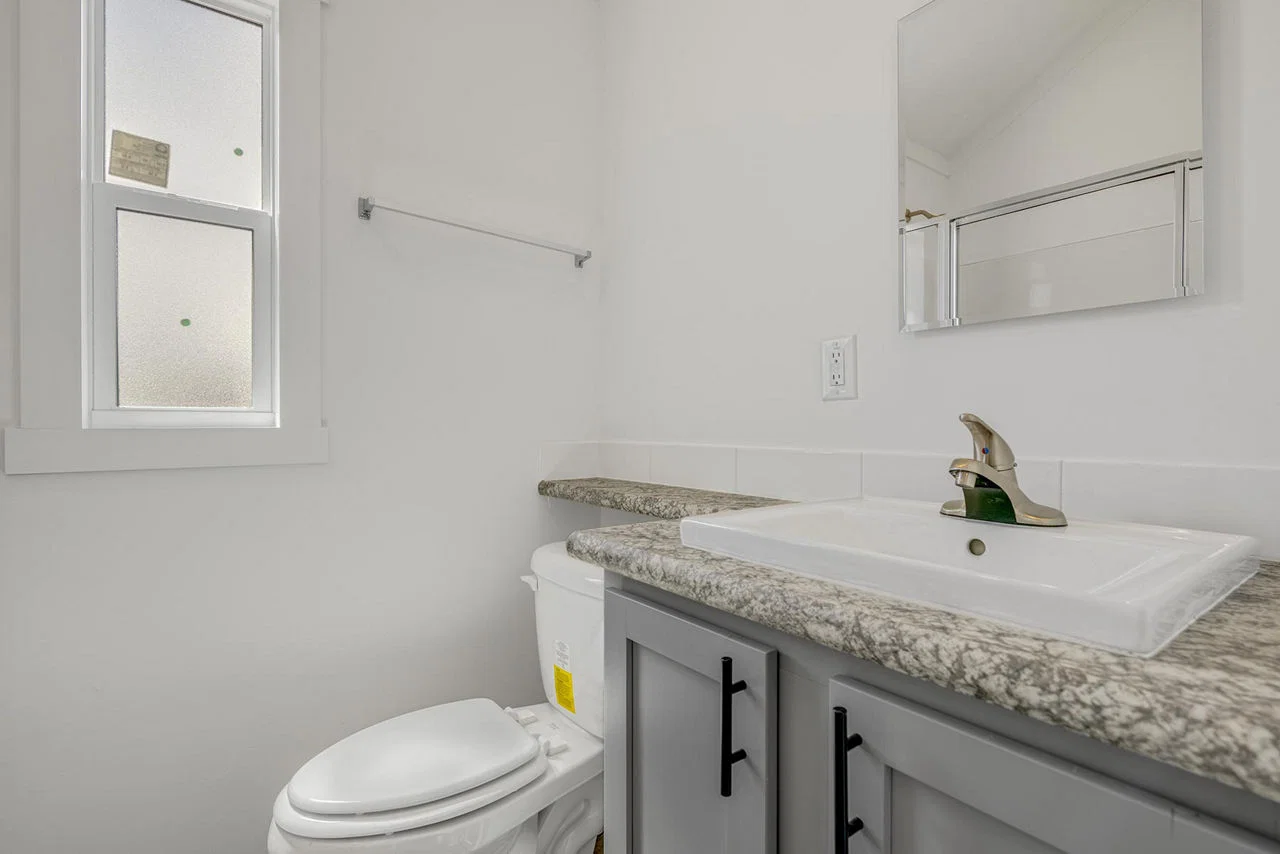  park model 528 bathroom home features