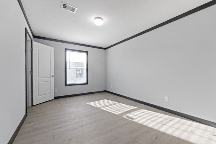 Sparrow 32725a bedroom home features