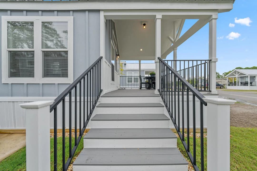Park model 4110l exterior home features