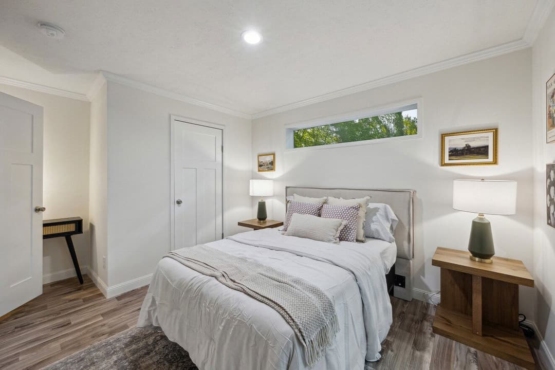 Blue ridge duplex bedroom home features